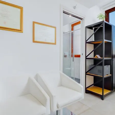 Window On The Sea אולביה