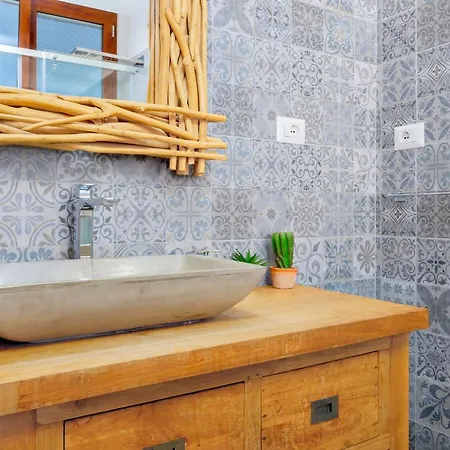 Window On The Sea דירה *