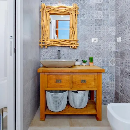 Window On The Sea * אולביה